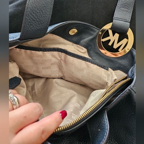 Michael Kors handbag NOT black. - Picture 6 of 6